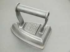 VINTAGE CAST IRON SALTER No5