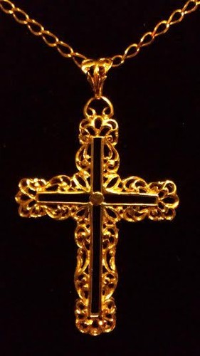 Large 9ct yellow gold - large, ornate