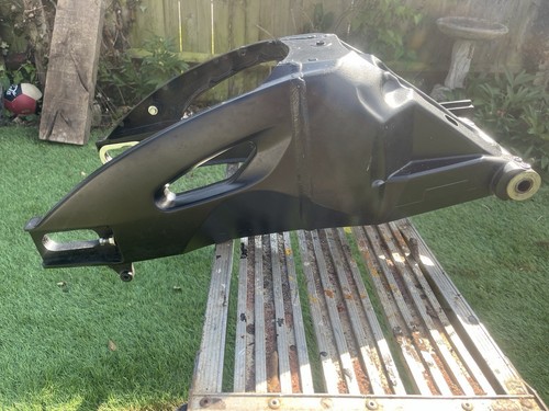 Genuine suzuki gsxr 600 750 - genuine,