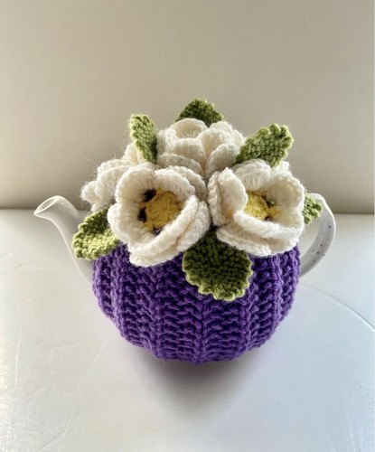 Gorgeous hand knitted tea cosy - gorgeous,