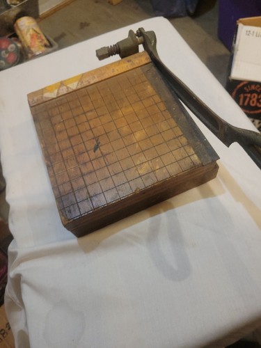 Vintage paper cutter cast - ,