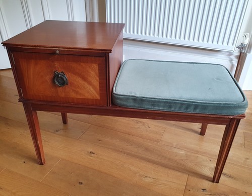 Chippy telephone seat 60s - seat.,