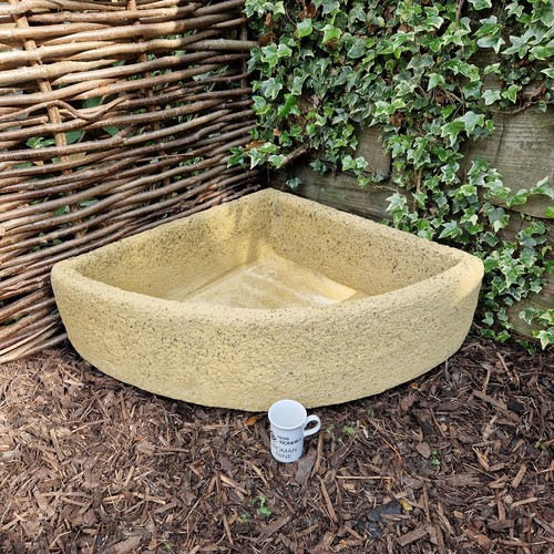 Cotswold corner trough - corner, c