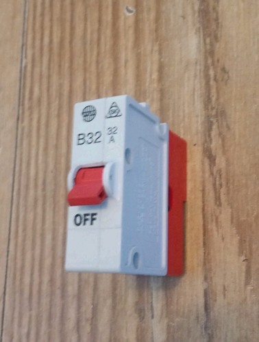 Wylex amp mcb push plug - 32,