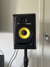 2 KRK Rokit RP6G3 Monitors with Stands and a focusrite Scarlet 2i2 2nd gen