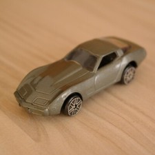 2009 CORVETTE STINGRAY '76 MAISTO DIECAST CAR TOY