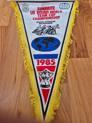 Vintage round world team - uk,