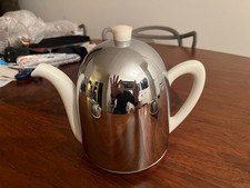 Coffee jug, milk jug and sugar