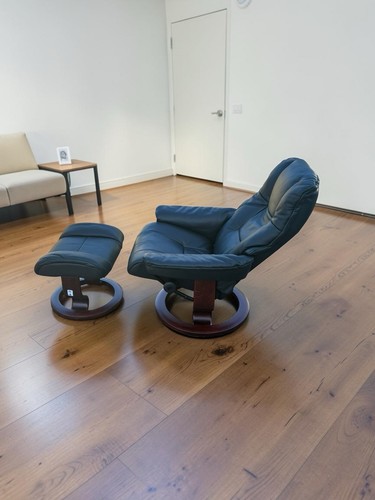 Immaculate small ekornes - immaculate,