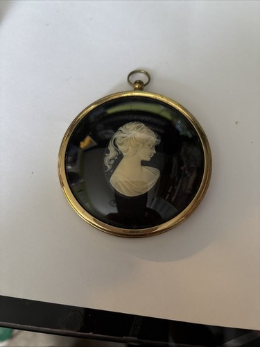 Pony tailed girl cameo from - in,