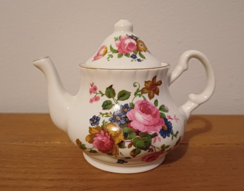 Potteries miniature bone - g.w.,