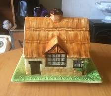 VINTAGE BESWICK OLD ENGLISH THATCHED COTTAGE THEMED CHEESE DISH-1930s-MODEL 250