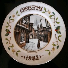 Fine bone china Vintage AYNSLEY Christmas Carol Plates 1982