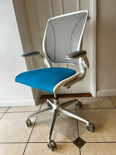 Humanscale diffrient world - humanscale,