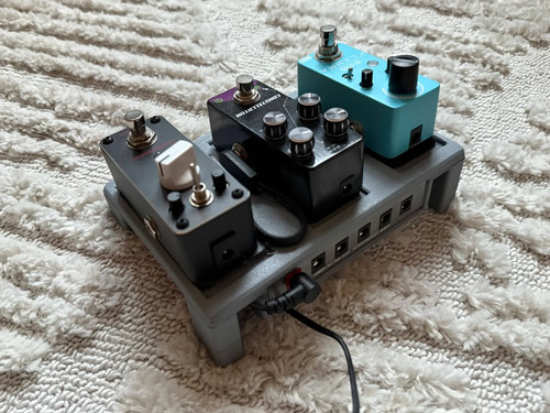 Small guitar pedal - pedal, board