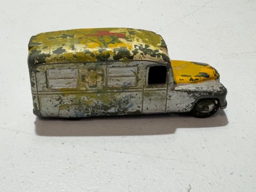 Dinky toys ambulance daimler - dinky,
