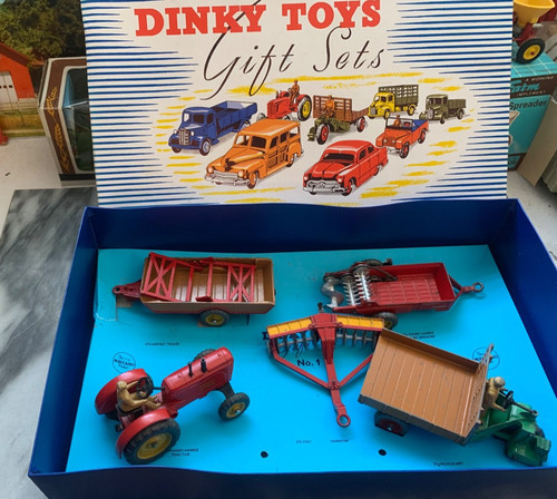 Dinky gift set - dinky.gift, 1.farm