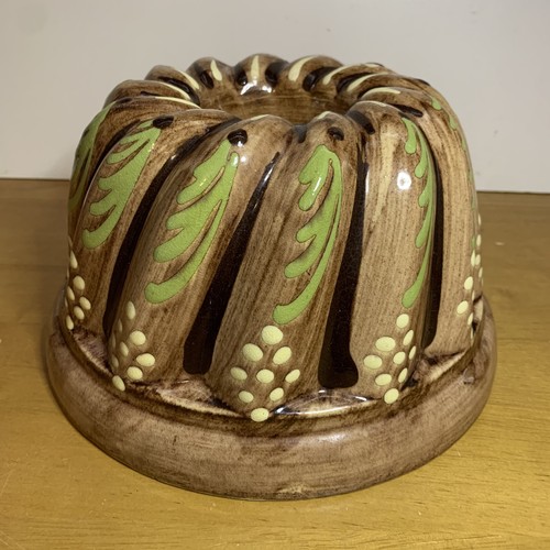 Vintage kugelhopf bundt cake - vintage,