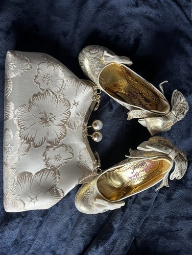 Occasion matching shoes and