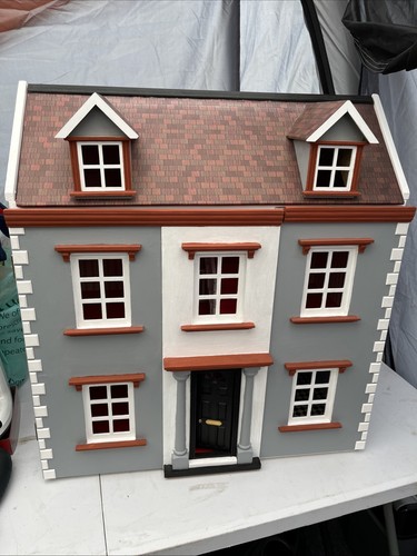 Wooden dolls house - dolls,