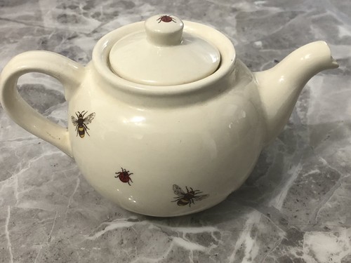 Swineside teapottery bees - bees, and