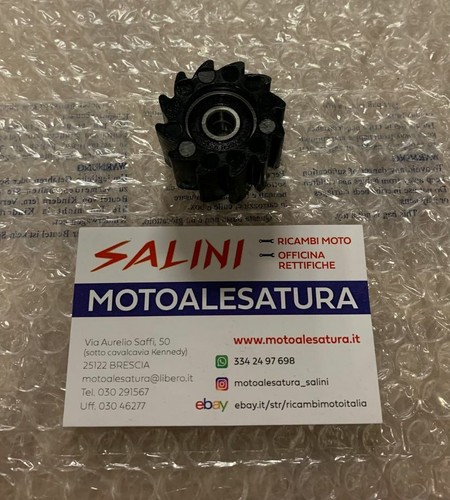 Chain tensioner roller with