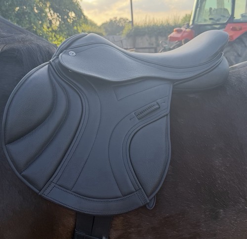Albion jump saddle - cc,