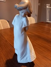 *** LLADRO NAO Figurine