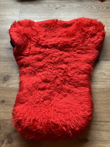 Bright red seat saver fleece - red,