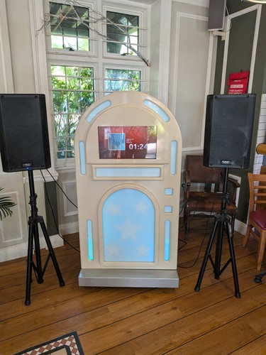 Juke box - juke,