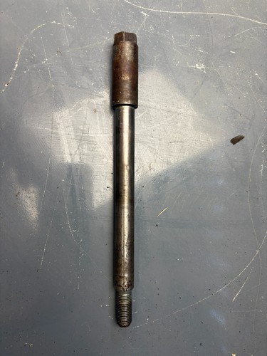 Honda vt250 1983 front spindle - vt250,