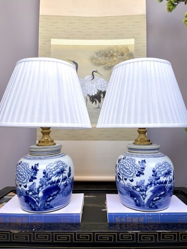 Pair oriental chinese - of,