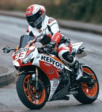 Shoie x Spirit 3 Marquez Limited Edition  With Cardo Packtalk Slim Plus Battery