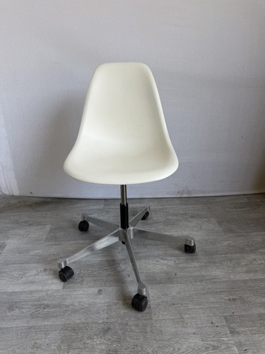 Eames plastic chair - plastic,