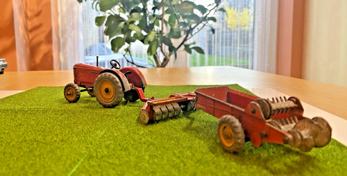 Dinky toys massey - dinky,