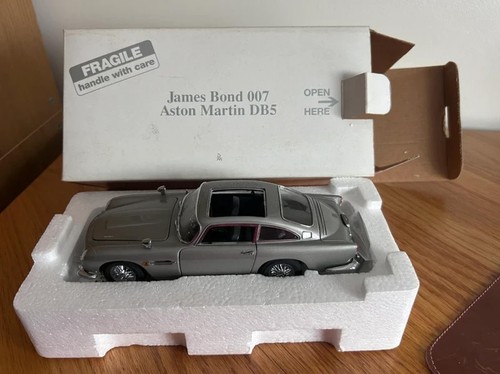Danbury mint aston martin - mint,