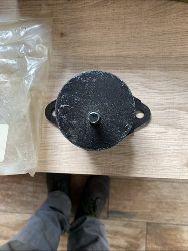 Mgb engine mount nos - mgb,