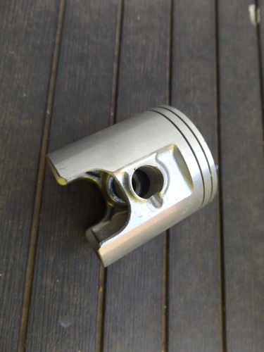 Suzuki piston new old - new,