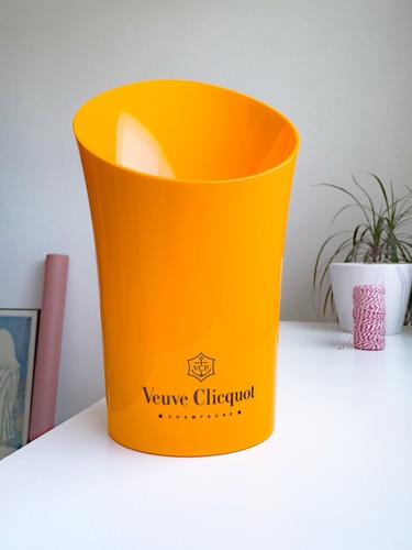 Veuve clicquot champagne - clicquot, new