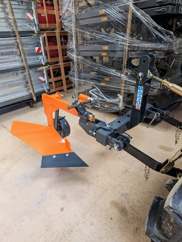 Compact tractor single furrow - tractor,