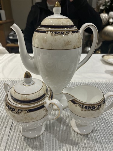 Wedgwood cornucopia coffee - wedgwood, pot