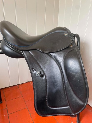 Inch dressage saddle - 16.5,