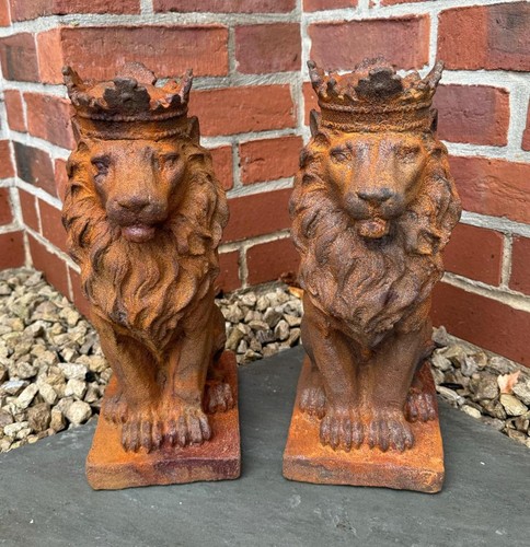 Seated lion with crown - crown, cast