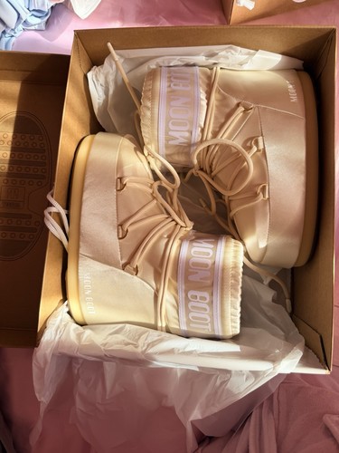 Moon boots champagne size 6 - moon,