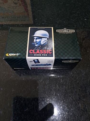 Scalextric no10 vanwall - scalextric,