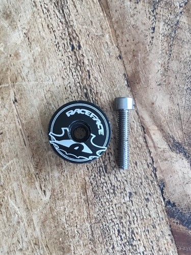 Raceface stem top cap 8 - top,