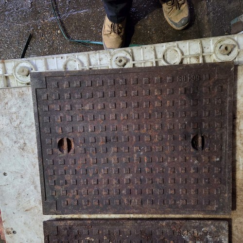 Cast iron manhole cover 646mm - iron,