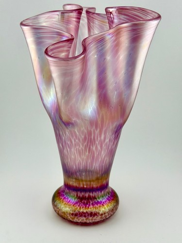 Stunning rainbow iridescent - stunning,