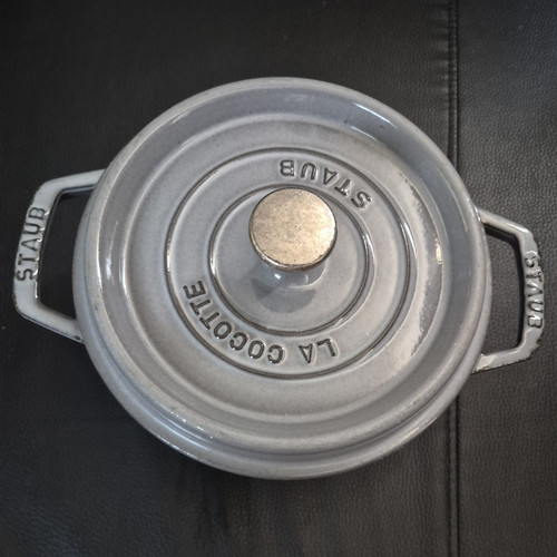 Staub round cast - round,