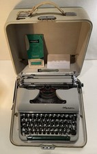 Olympia SM4 De Luxe Typewriter